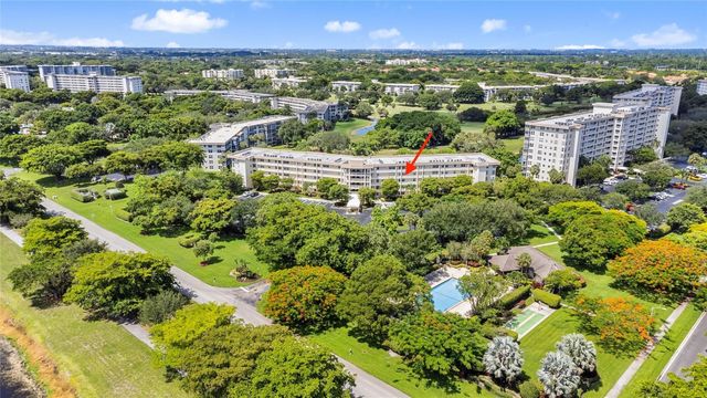 535 Oaks Drive 404, Pompano Beach, FL 33069