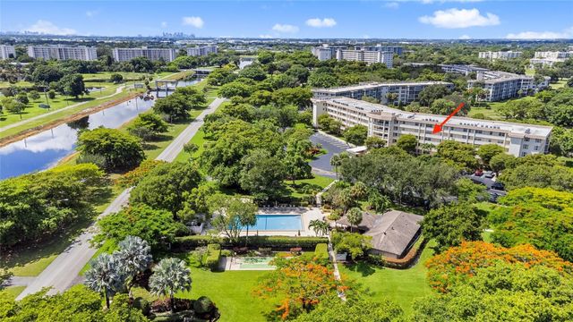 535 Oaks Drive 404, Pompano Beach, FL 33069