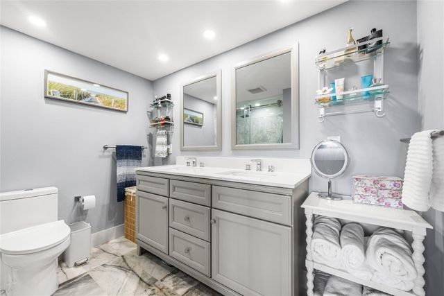 535 Oaks Drive 404, Pompano Beach, FL 33069