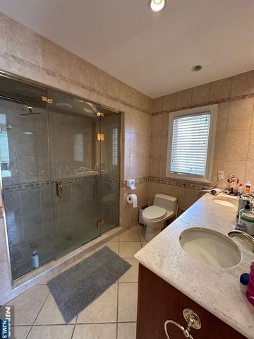 33 Malcolm Court, Tenafly, NJ 07670