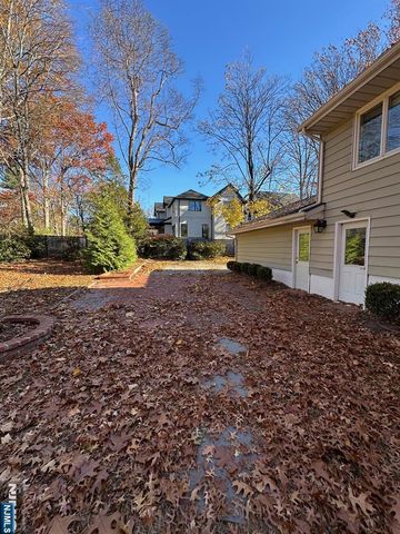 33 Malcolm Court, Tenafly, NJ 07670