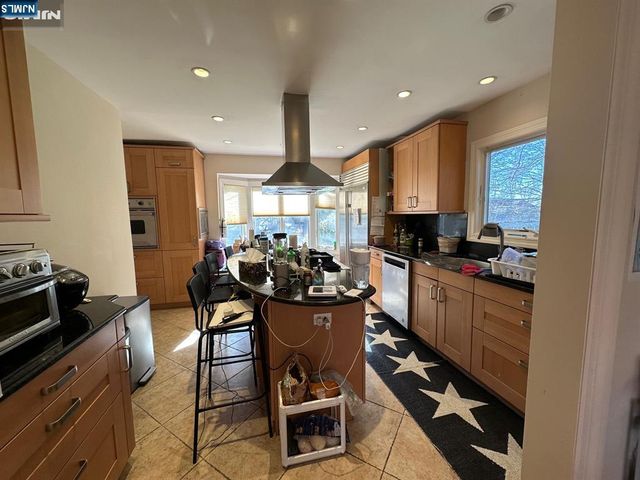 33 Malcolm Court, Tenafly, NJ 07670