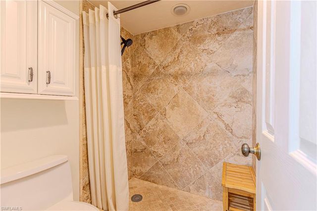 5950 Trailwinds DR 224, Fort Myers, FL 33907
