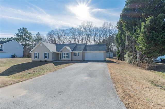 358 Carriage Lane, Linwood, NC 27299