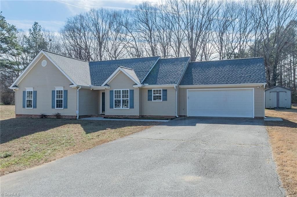 358 Carriage Lane, Linwood, NC 27299