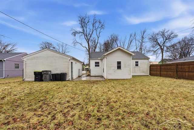 301 Princeton Court, Midland, MI 48640