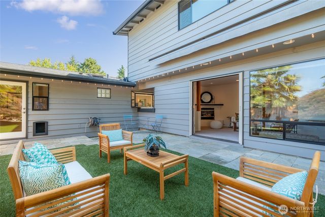 11627 NE 75th Street, Kirkland, WA 98033