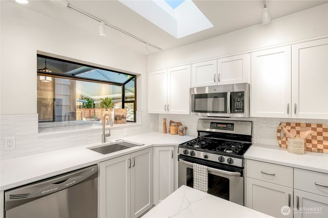 11627 NE 75th Street, Kirkland, WA 98033