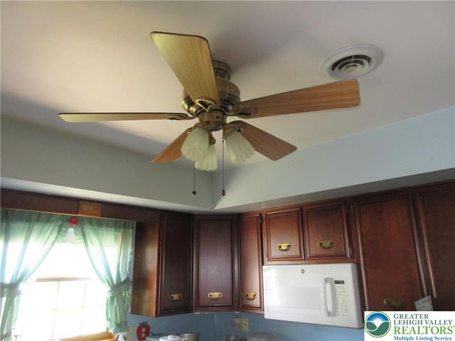 4363 Vista Drive, Lower Nazareth Twp, PA 18064