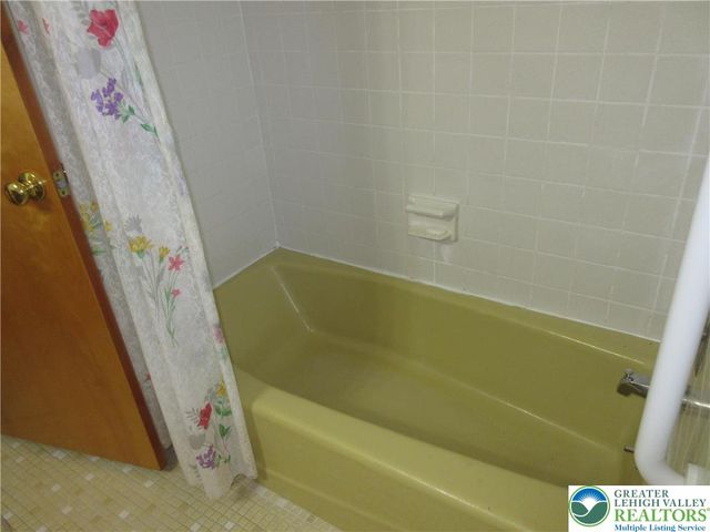 4363 Vista Drive, Lower Nazareth Twp, PA 18064