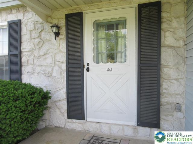4363 Vista Drive, Lower Nazareth Twp, PA 18064
