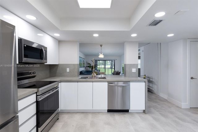 16171 Blatt Blvd 112, Weston, FL 33326