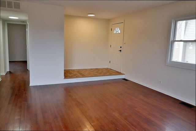 819 Mansfield Court, Schaumburg, IL 60194