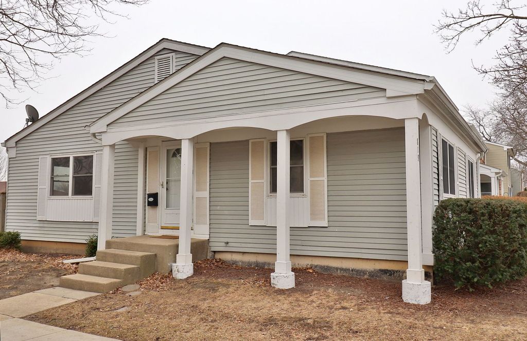 819 Mansfield Court, Schaumburg, IL 60194