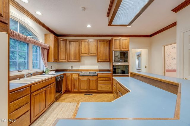 1005 Huntington Court, Kingsport, TN 37660