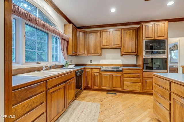 1005 Huntington Court, Kingsport, TN 37660