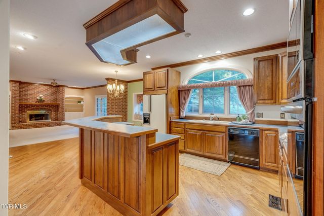 1005 Huntington Court, Kingsport, TN 37660
