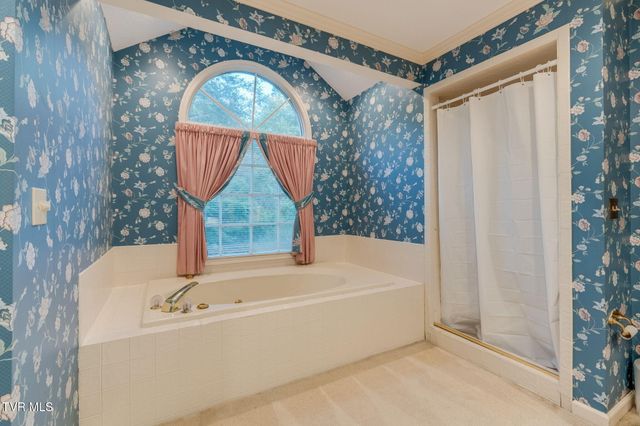 1005 Huntington Court, Kingsport, TN 37660