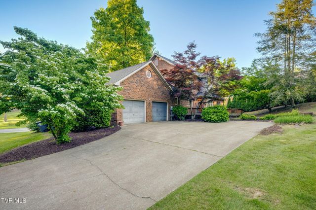 1005 Huntington Court, Kingsport, TN 37660