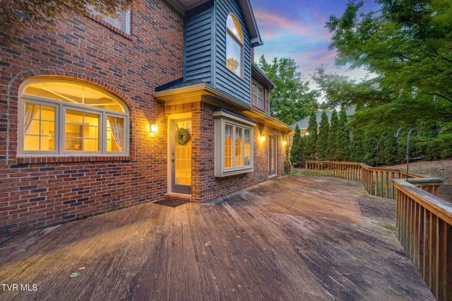1005 Huntington Court, Kingsport, TN 37660