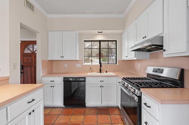 17511 E Darleen DR, Leander, TX 78641