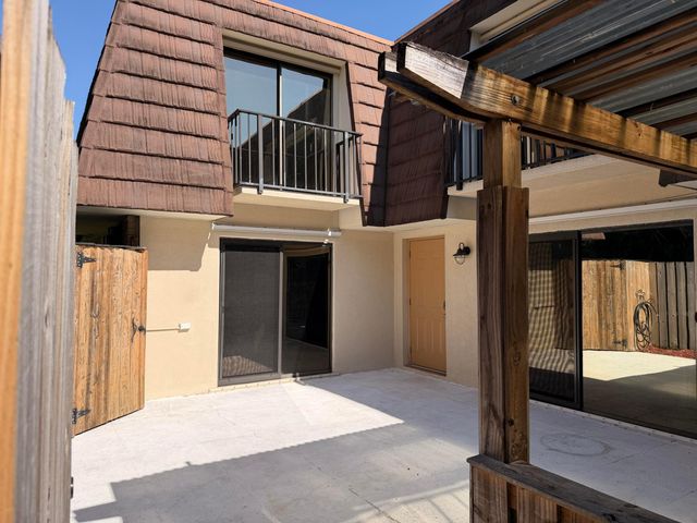 1914 19th Lane, Palm Beach Gardens, FL 33418