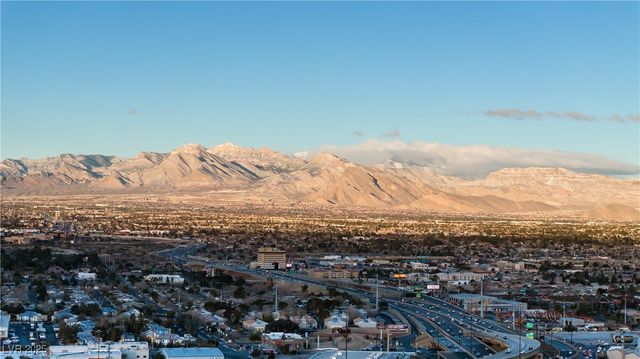 700 West Carson Avenue 2002, Las Vegas, NV 89106