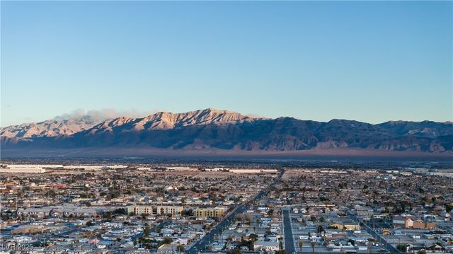 700 West Carson Avenue 2002, Las Vegas, NV 89106