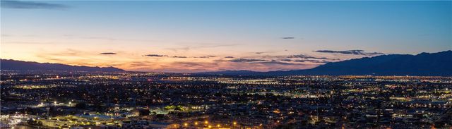 700 West Carson Avenue 2002, Las Vegas, NV 89106