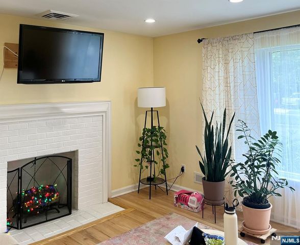 17-10 Radburn Road, Fair Lawn, NJ 07410