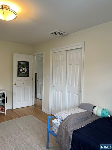 17-10 Radburn Road, Fair Lawn, NJ 07410