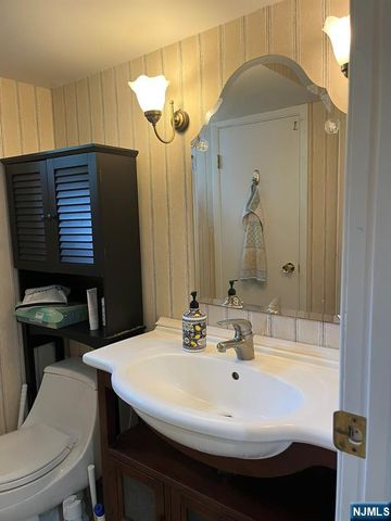 17-10 Radburn Road, Fair Lawn, NJ 07410