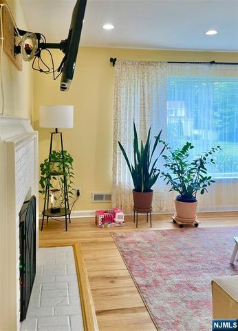 17-10 Radburn Road, Fair Lawn, NJ 07410