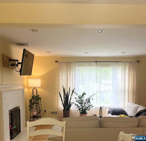 17-10 Radburn Road, Fair Lawn, NJ 07410