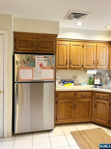 17-10 Radburn Road, Fair Lawn, NJ 07410