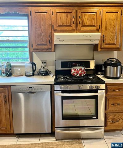 17-10 Radburn Road, Fair Lawn, NJ 07410