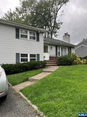 17-10 Radburn Road, Fair Lawn, NJ 07410