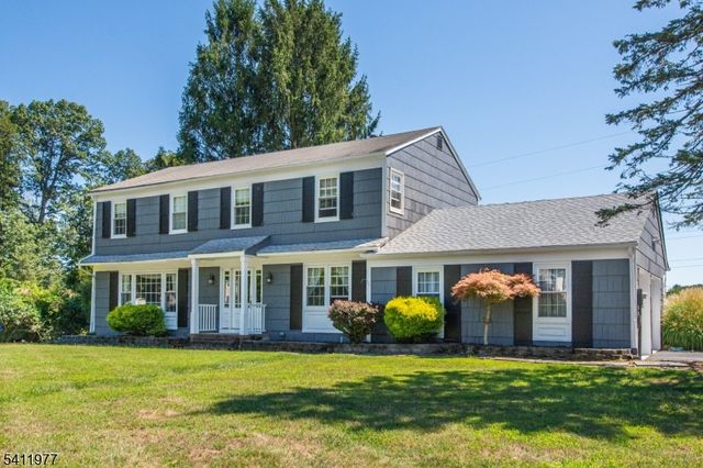 36 Flintlock Dr, Washington Twp., NJ 07853