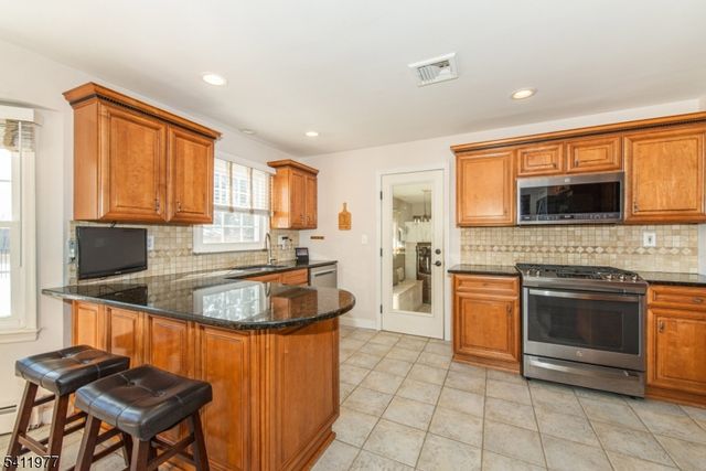 36 Flintlock Dr, Washington Twp., NJ 07853