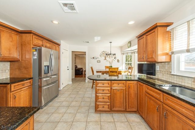 36 Flintlock Dr, Washington Twp., NJ 07853