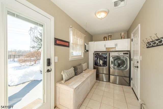 36 Flintlock Dr, Washington Twp., NJ 07853