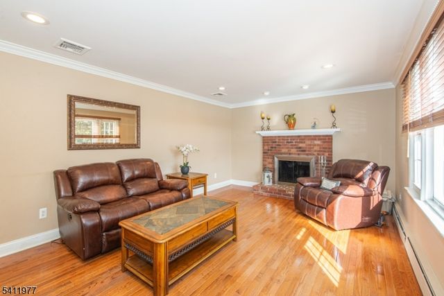 36 Flintlock Dr, Washington Twp., NJ 07853