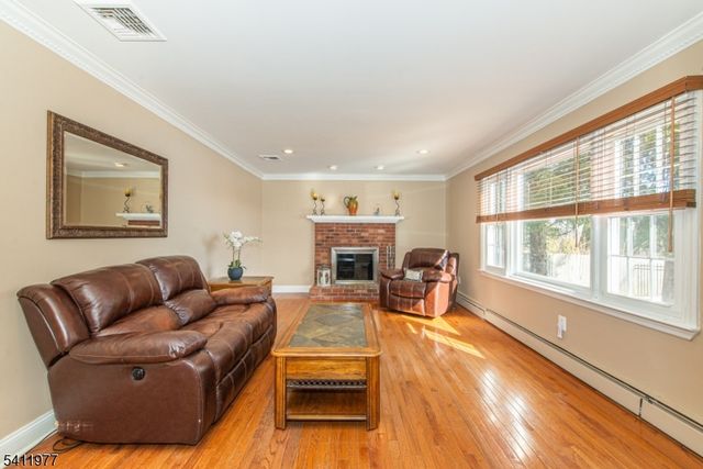 36 Flintlock Dr, Washington Twp., NJ 07853