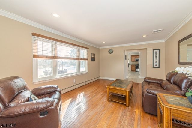 36 Flintlock Dr, Washington Twp., NJ 07853