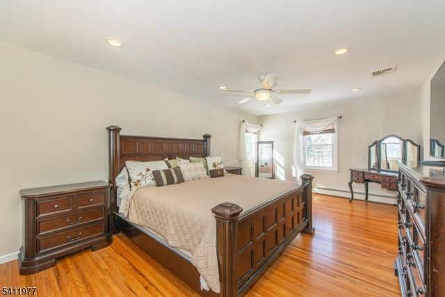 36 Flintlock Dr, Washington Twp., NJ 07853