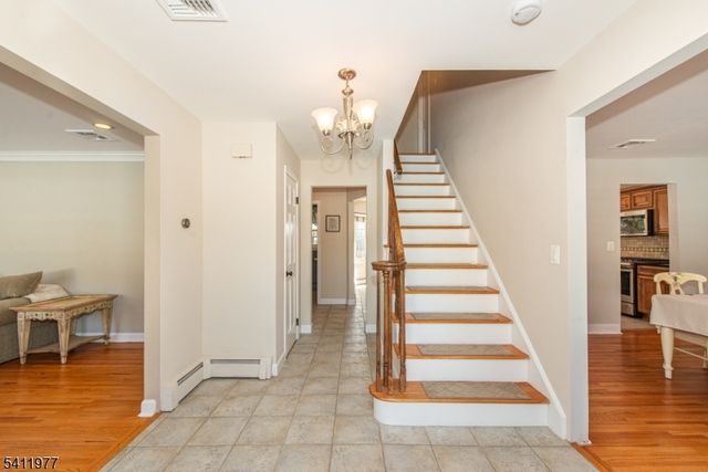 36 Flintlock Dr, Washington Twp., NJ 07853