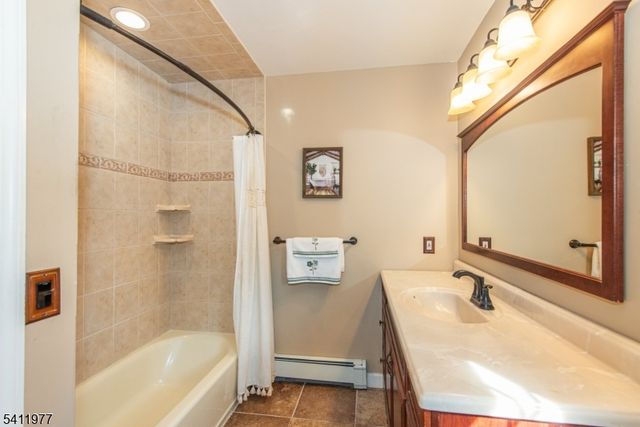 36 Flintlock Dr, Washington Twp., NJ 07853