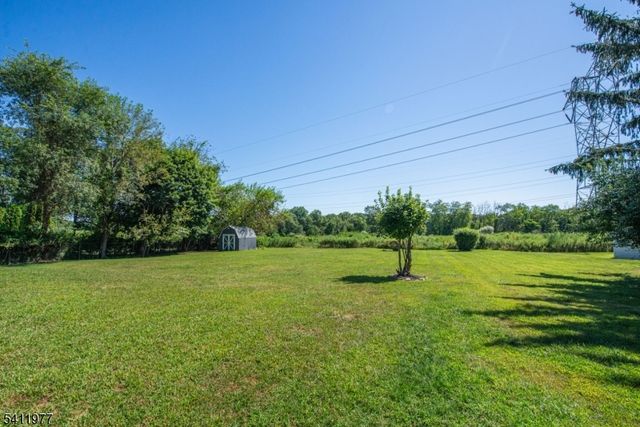 36 Flintlock Dr, Washington Twp., NJ 07853