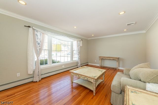 36 Flintlock Dr, Washington Twp., NJ 07853