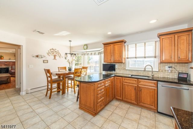 36 Flintlock Dr, Washington Twp., NJ 07853